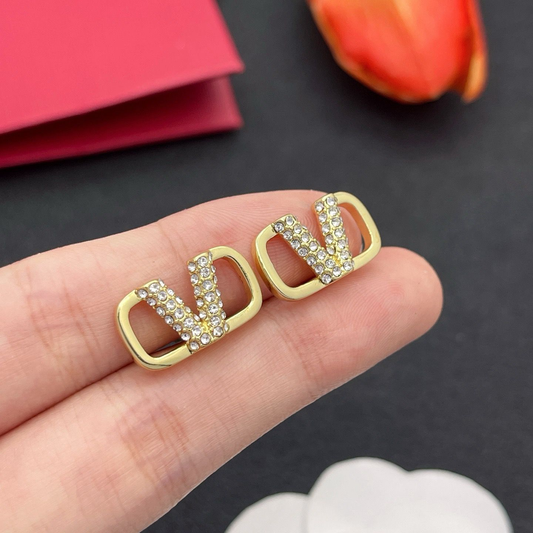 [Veyra Jewelry]V-shaped stud earrings