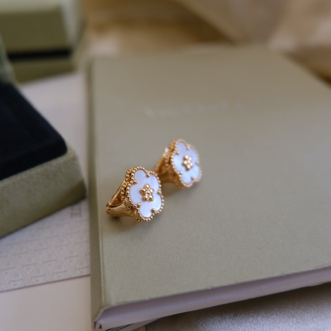 ¡®Veyra Jewelry¡¯LUCKY PINK GOLD WHITE MOP EARRINGS