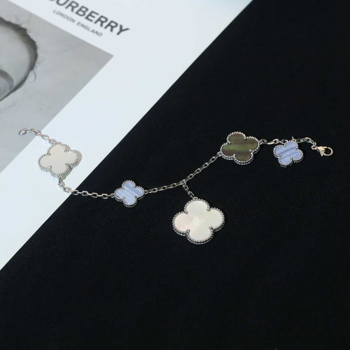 ¡®Veyra Jewelry¡¯CLOVER BRACELET 5 MOTIFS MOP CHALCEDONY SILVER