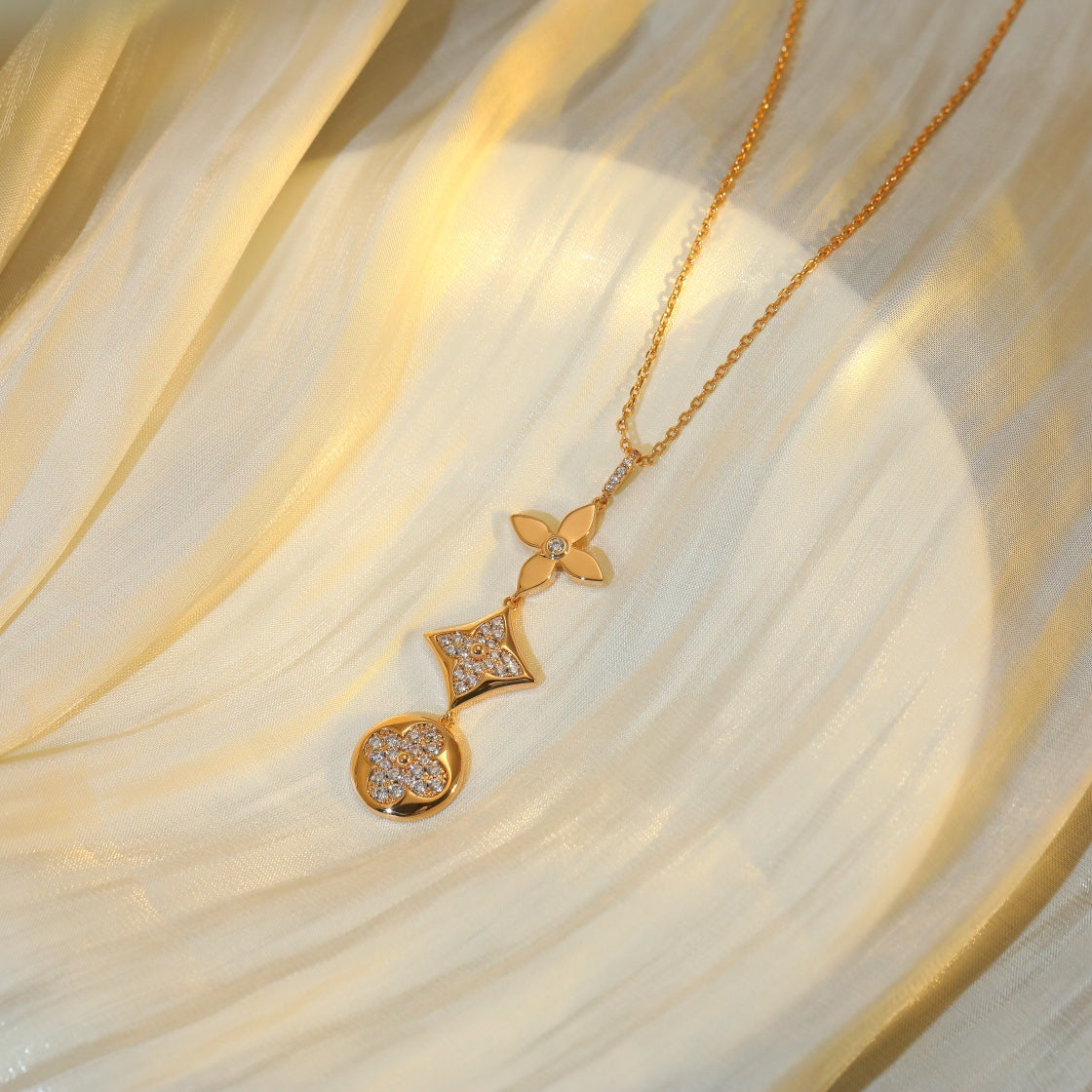 ¡®Veyra Jewelry¡¯STAR AND SUN DIAMOND PINK GOLD NECKLACE