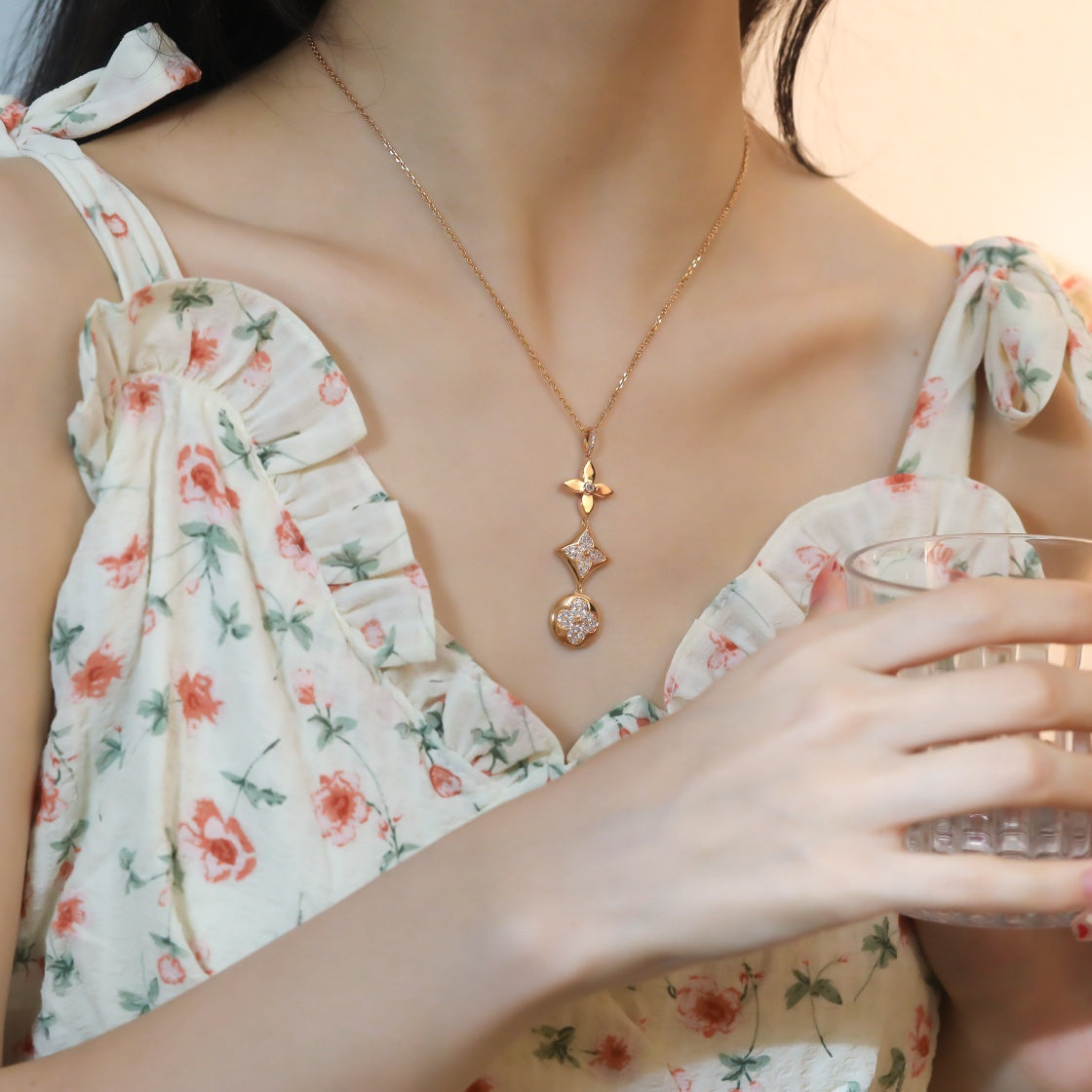 ¡®Veyra Jewelry¡¯STAR AND SUN DIAMOND PINK GOLD NECKLACE