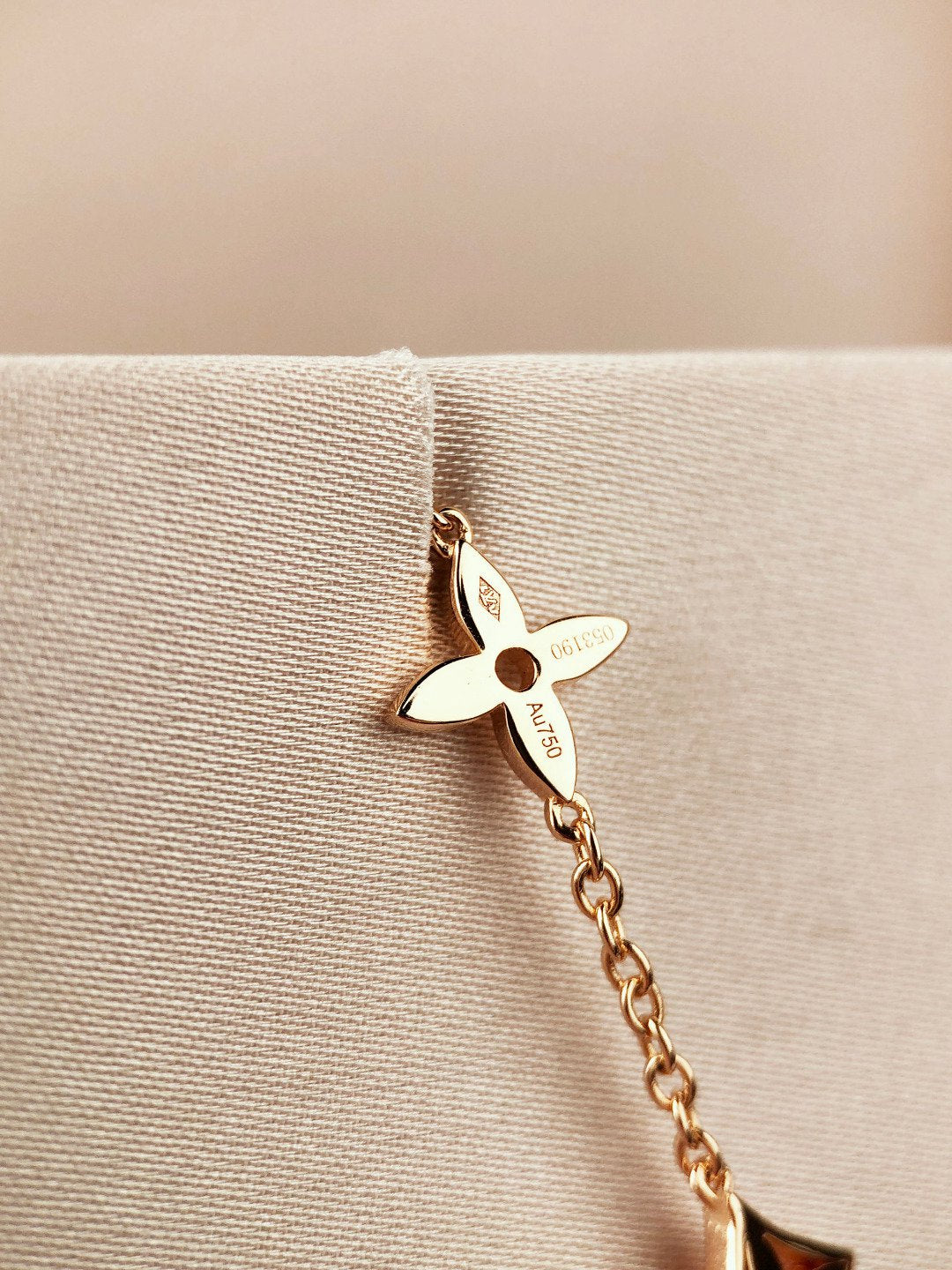 ¡®Veyra Jewelry¡¯STAR AND SUN 7 MOTIFS GOLD BRACELET
