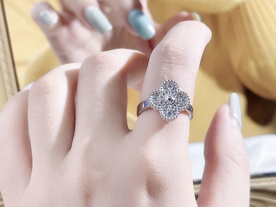 ¡®Veyra Jewelry¡¯CLOVER DIAMOND RING