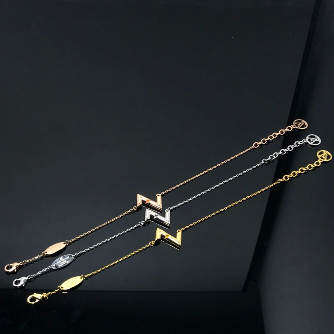¡®Veyra Jewelry¡¯VOLT LV LOGO BRACELET