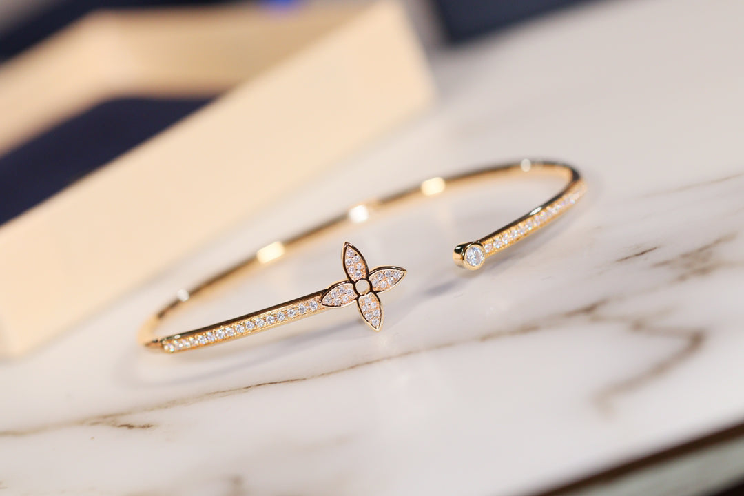 ¡®Veyra Jewelry¡¯IDYLLE GOLD OPEN BRACELET DIAMOND PAVED