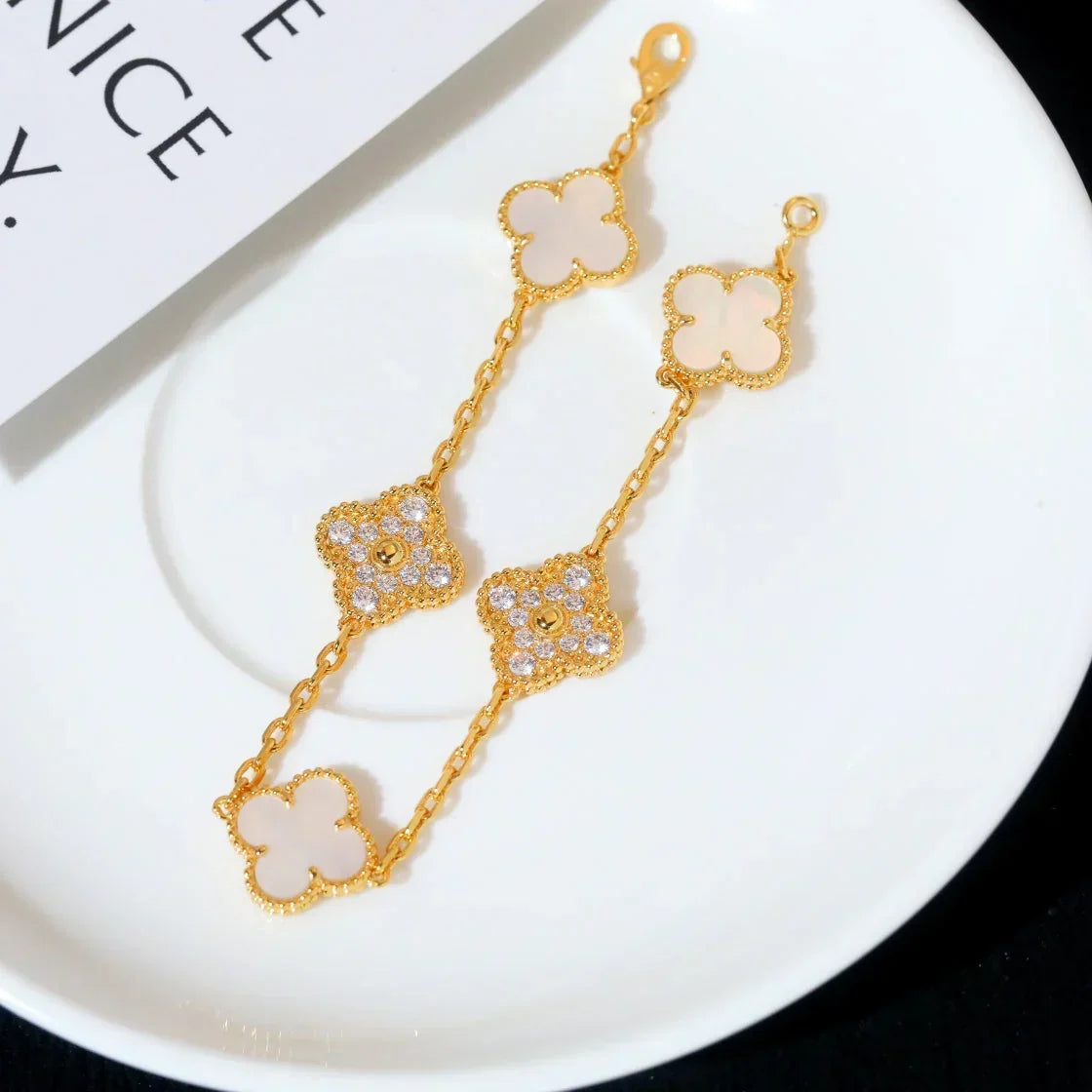 [Veyra Jewelry]New CLOVER WHITE PEARL MOP 5 MOTIF BRACELET COLLECTION