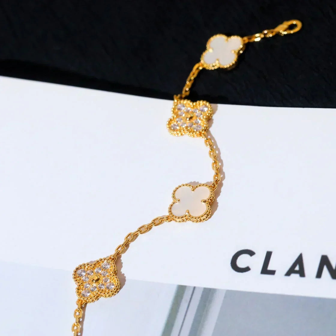 [Veyra Jewelry]New CLOVER WHITE PEARL MOP 5 MOTIF BRACELET COLLECTION