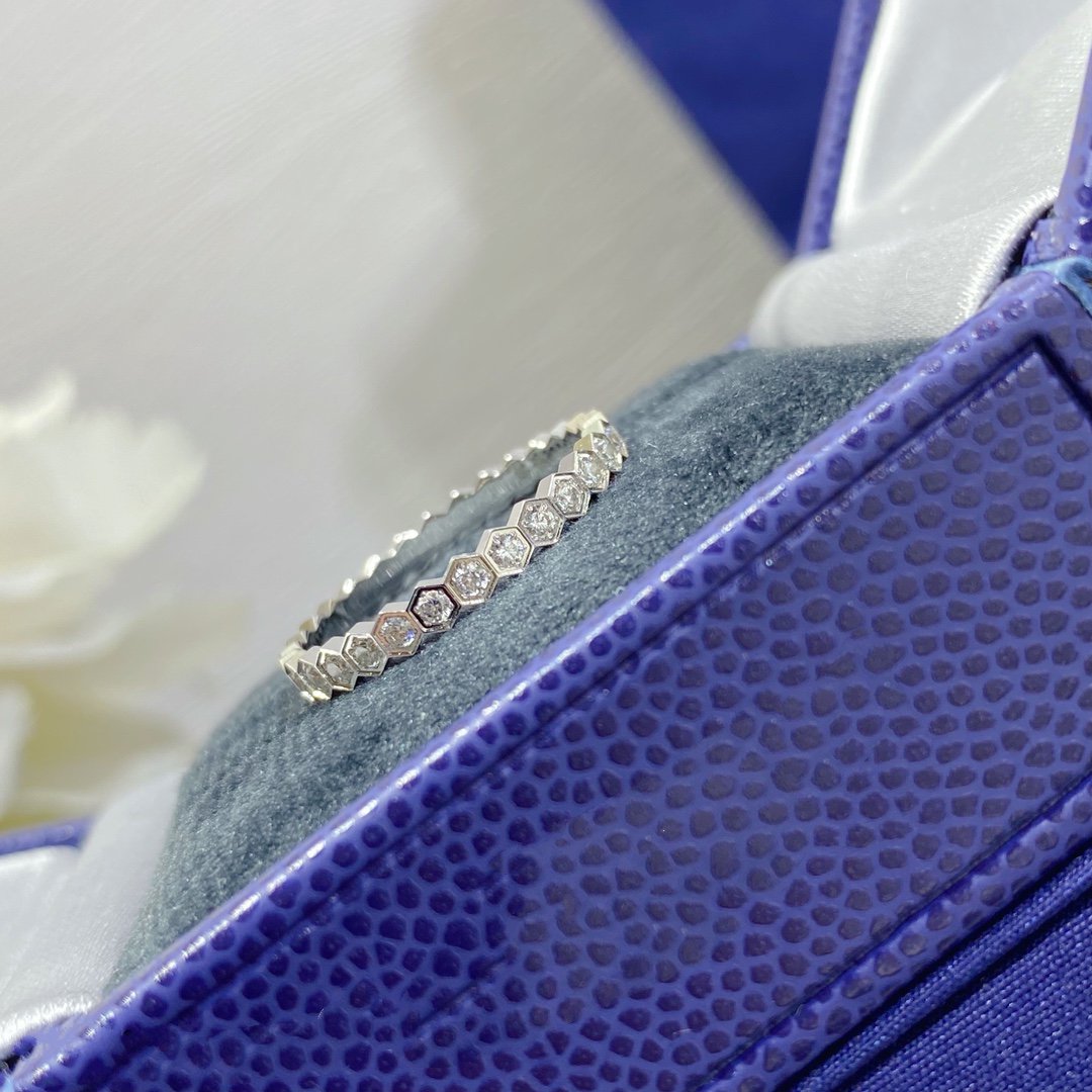 ¡®Veyra Jewelry¡¯BEE LOVE DIAMOND PAVED SMALL RING