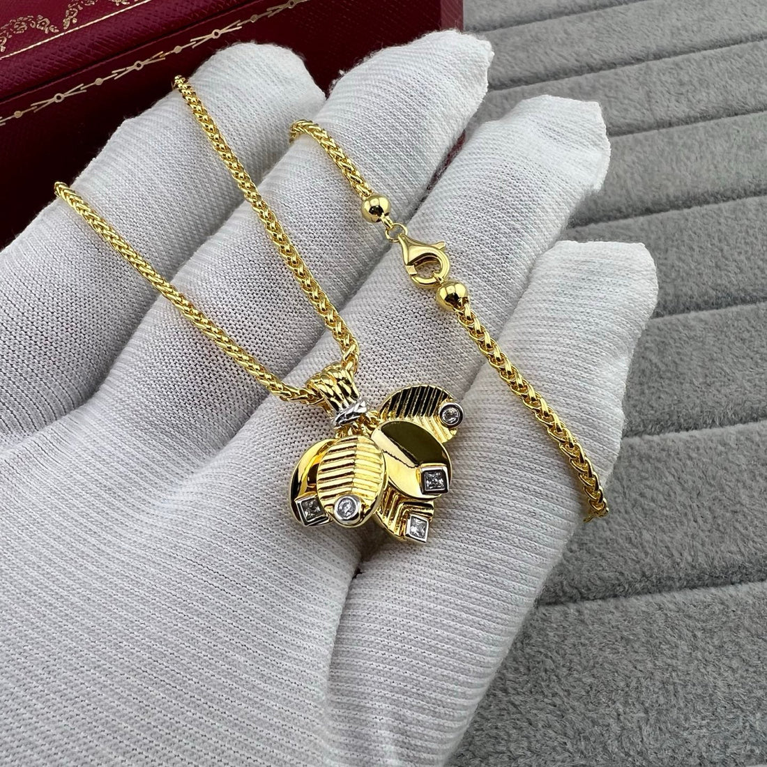 ¡®Veyra Jewelry¡¯Leaf Pendant Necklace