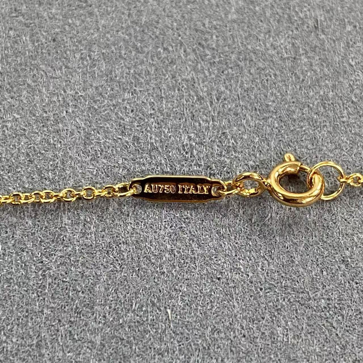 [Veyra Jewelry]T House Diamond-Studded Knot Necklace