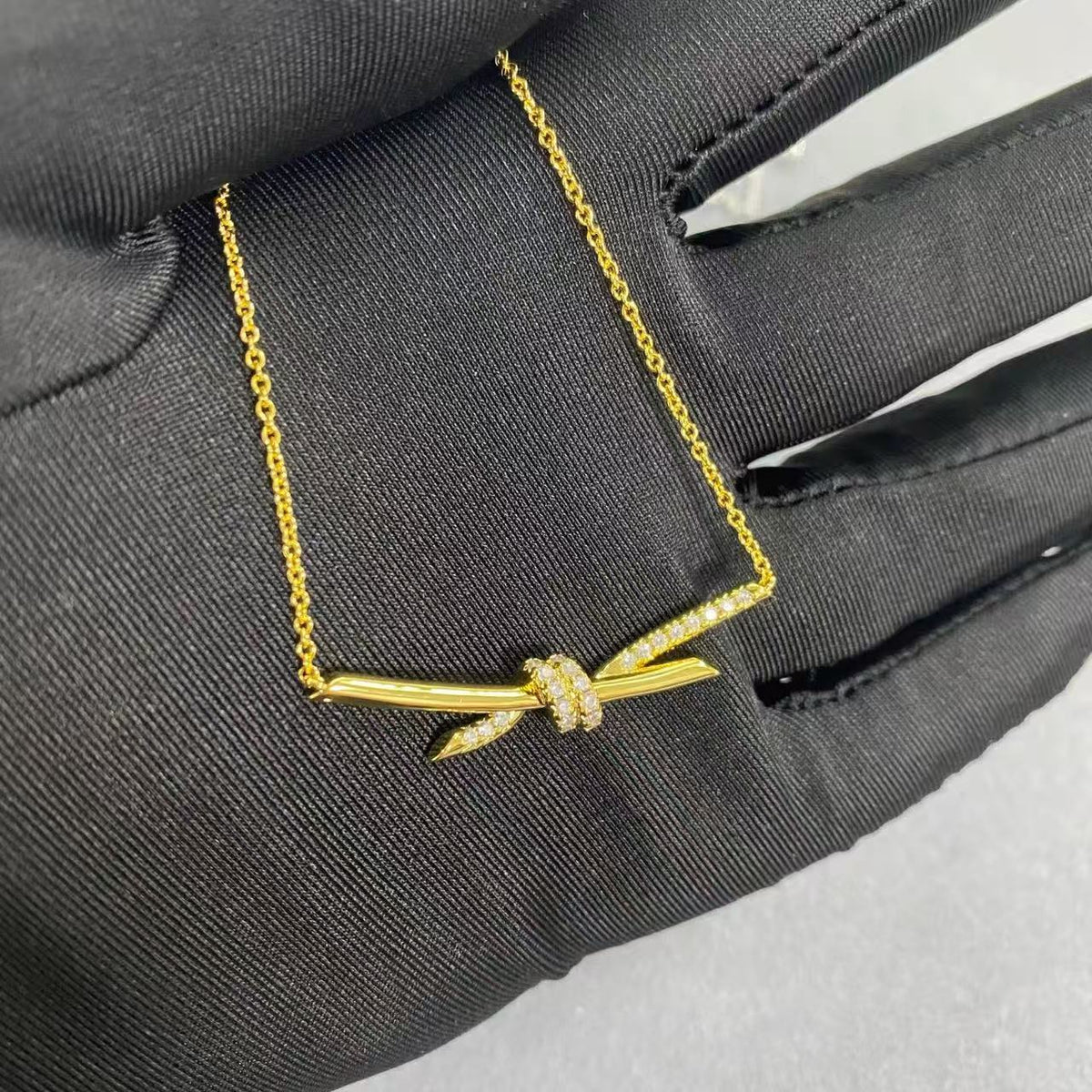[Veyra Jewelry]T House Diamond-Studded Knot Necklace