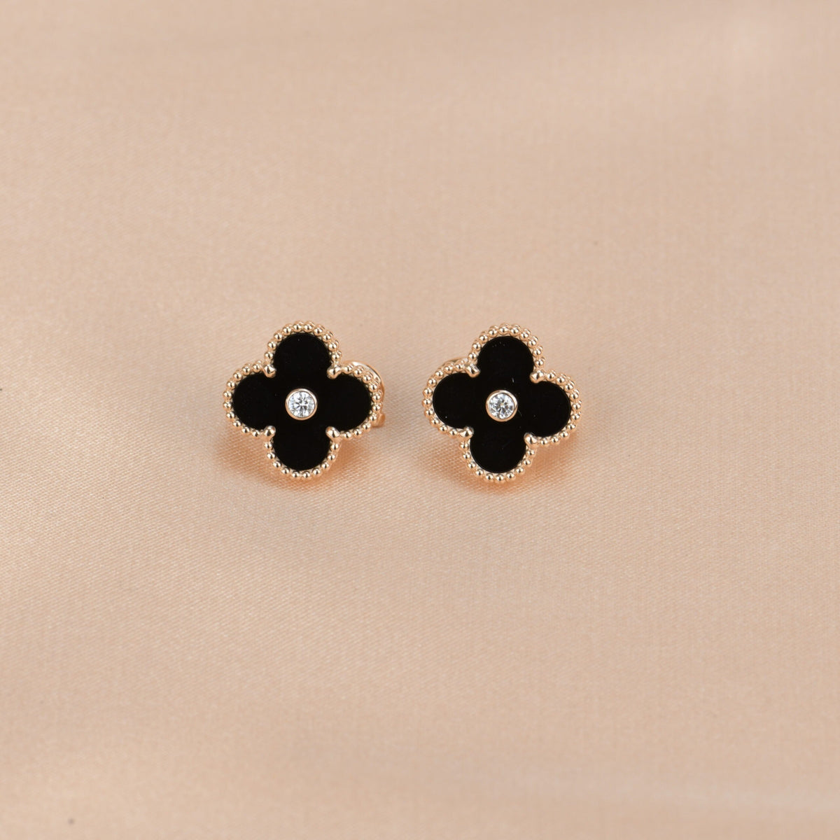 ¡®Veyra Jewelry¡¯CLOVER MEDIUM 1 MOTIFS ONYX DIAMOND EARRINGS