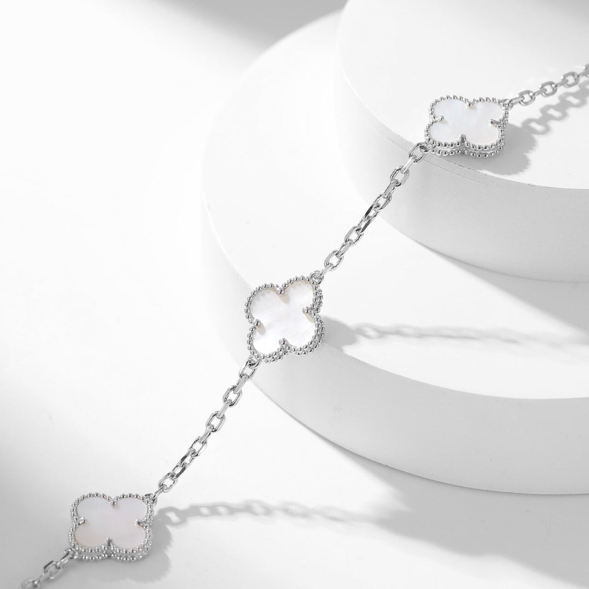 ¡®Veyra Jewelry¡¯CLOVER 10 MOTIFS WHITE MOTHER OF PEARL NECKLACE