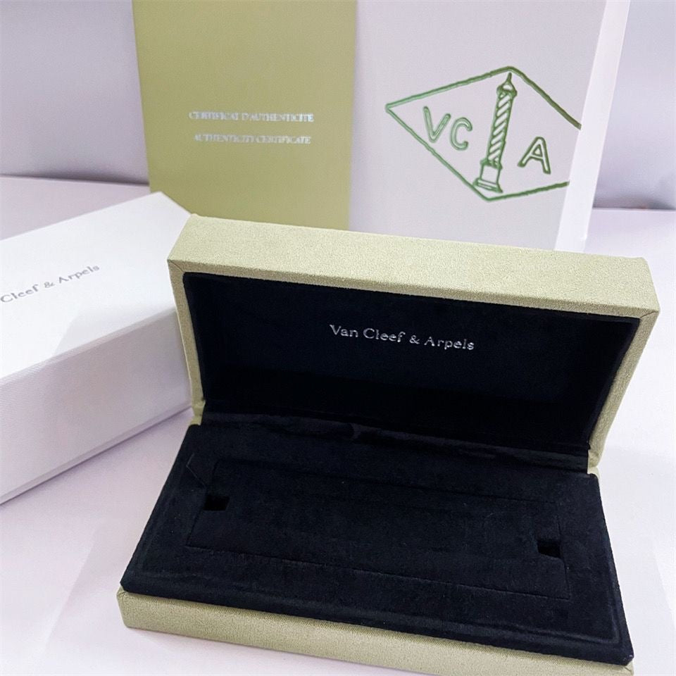 ¡®Veyra Jewelry¡¯VA CLOVER BRACELET NECKLACE RING BOX GIFT BAG