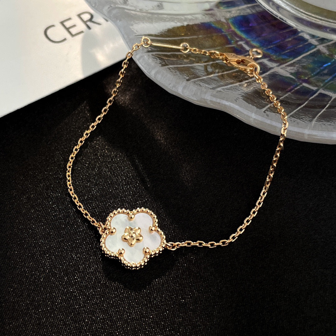 ¡®Veyra Jewelry¡¯LUCKY WHITE MOP PLUM BLOSSOM  BRACELET
