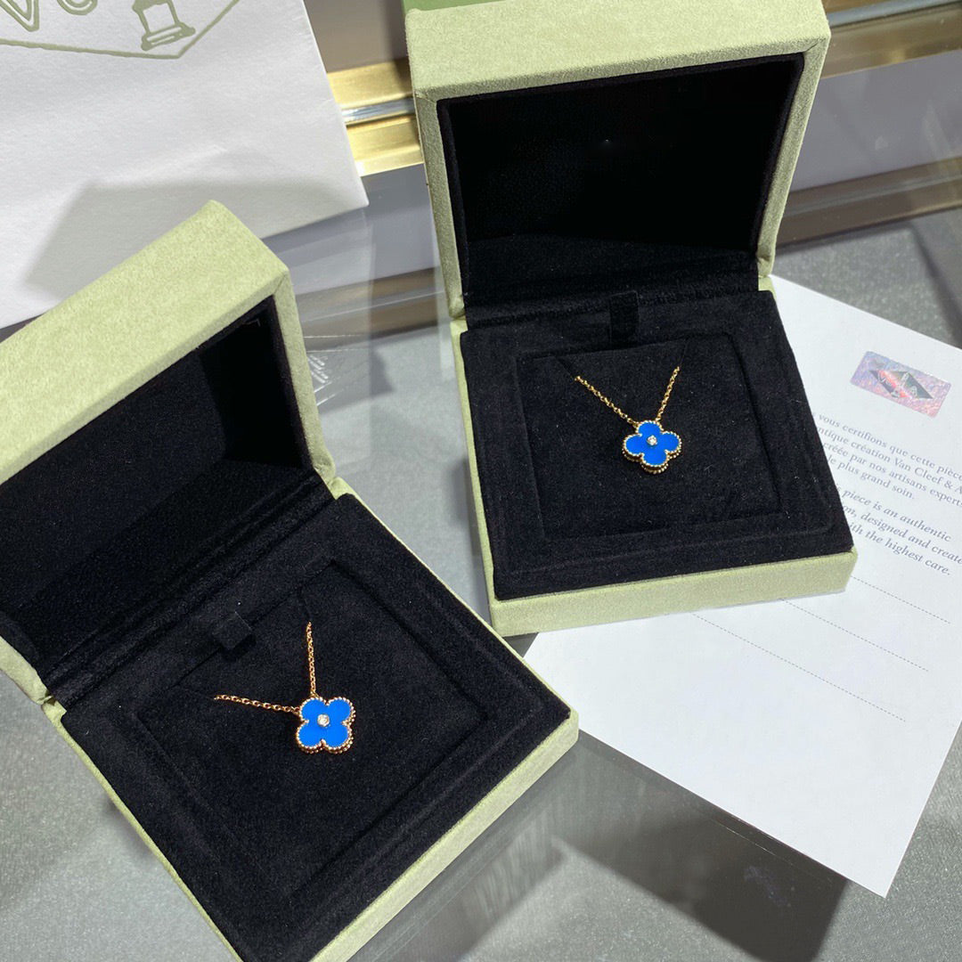 ¡®Veyra Jewelry¡¯CLOVER 15MM DIAMOND AND BLUE AGATE NECKLACE