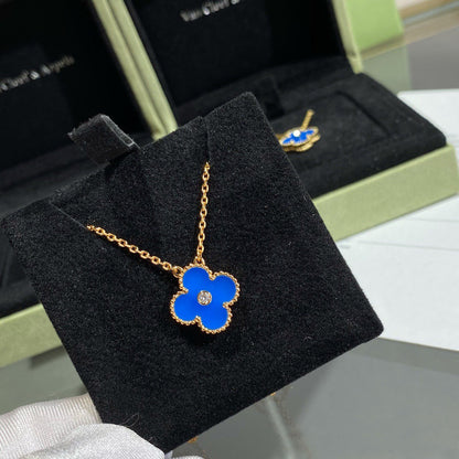 ¡®Veyra Jewelry¡¯CLOVER 15MM DIAMOND AND BLUE AGATE NECKLACE