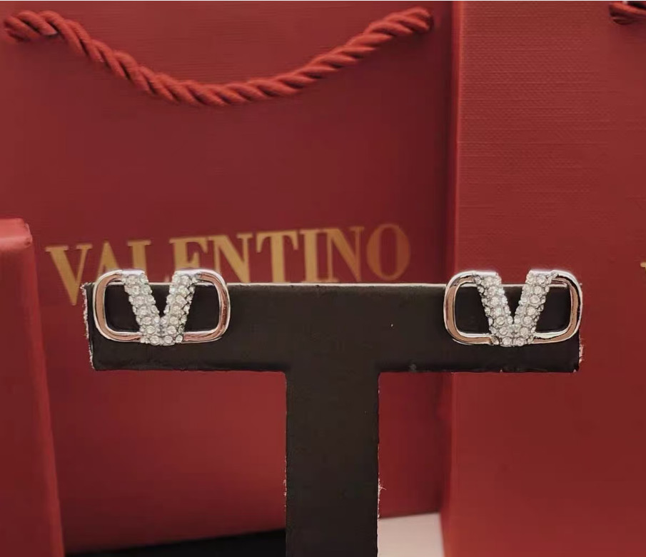 [Veyra Jewelry]V-shaped stud earrings