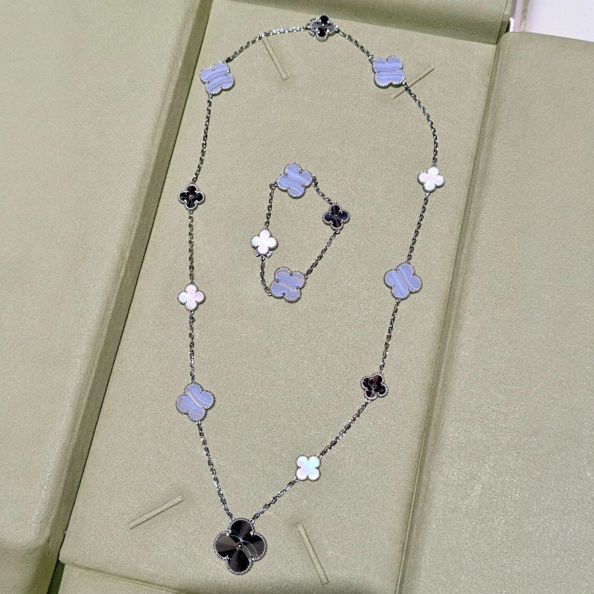 [Veyra Jewelry]DETACHABLE CLOVER 15(11+4) FLOWER SILVER NECKLACE SET