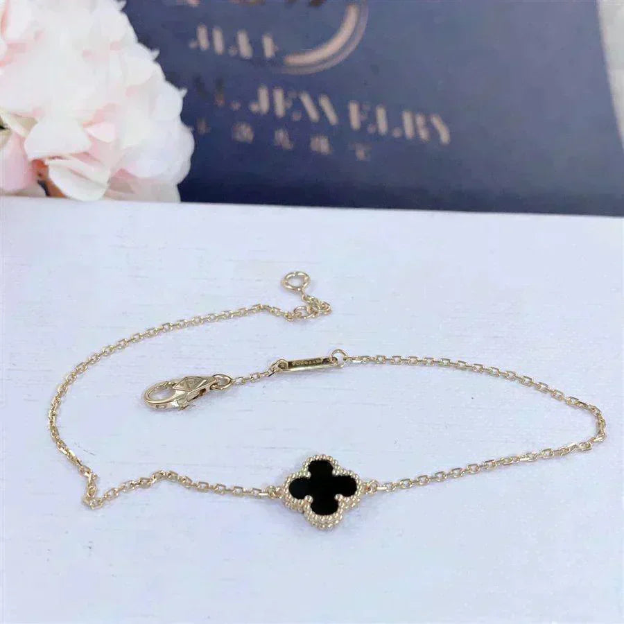 ¡®Veyra Jewelry¡¯CLOVER ONYX SINGLE FLOWER BRACELET